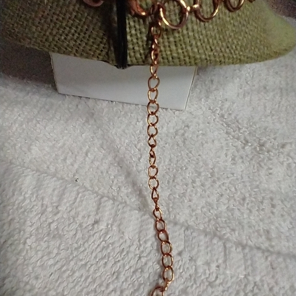 Goldtone circles chain necklace - Picture 3 of 4